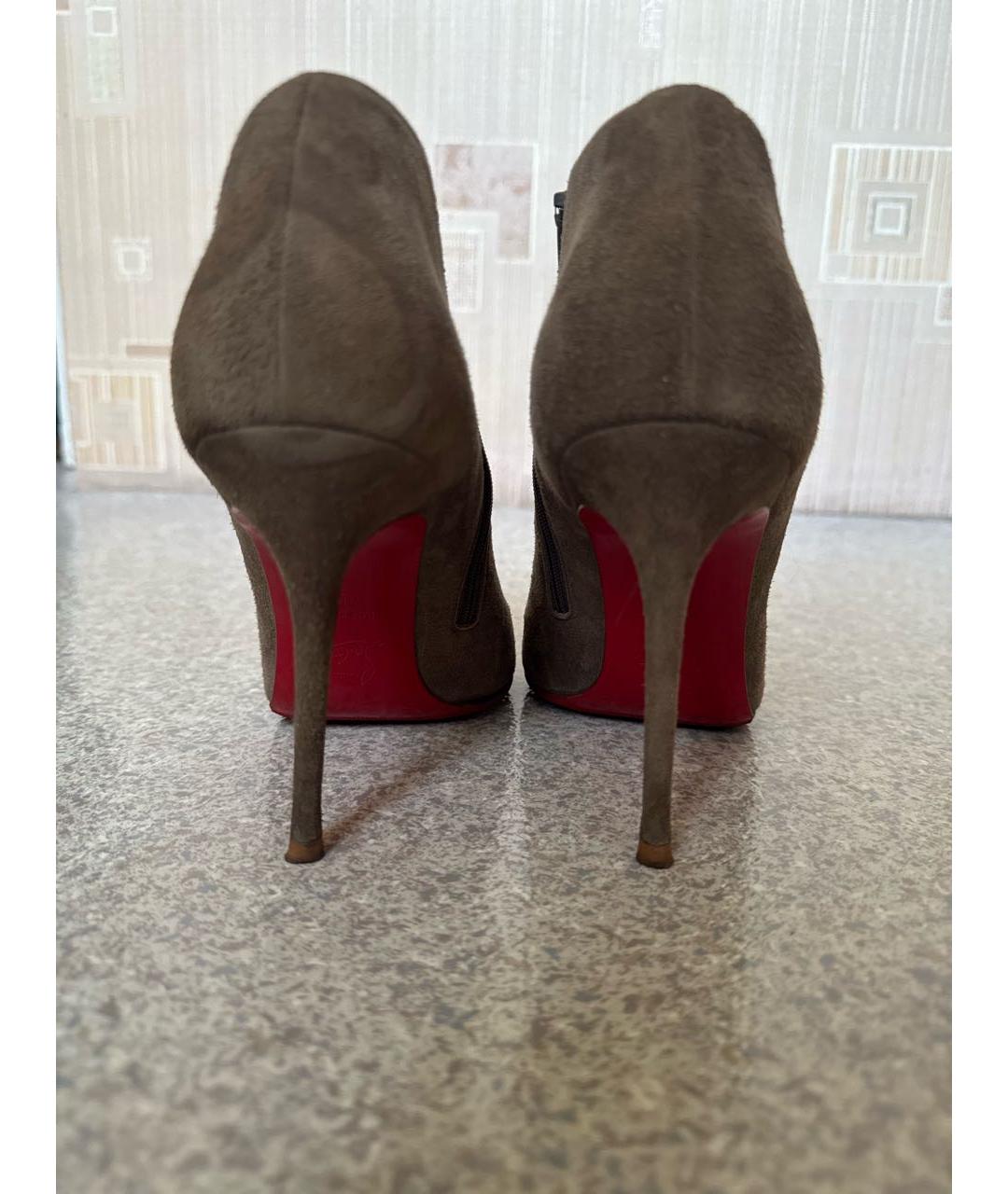 CHRISTIAN LOUBOUTIN Бежевые замшевые ботильоны, фото 4