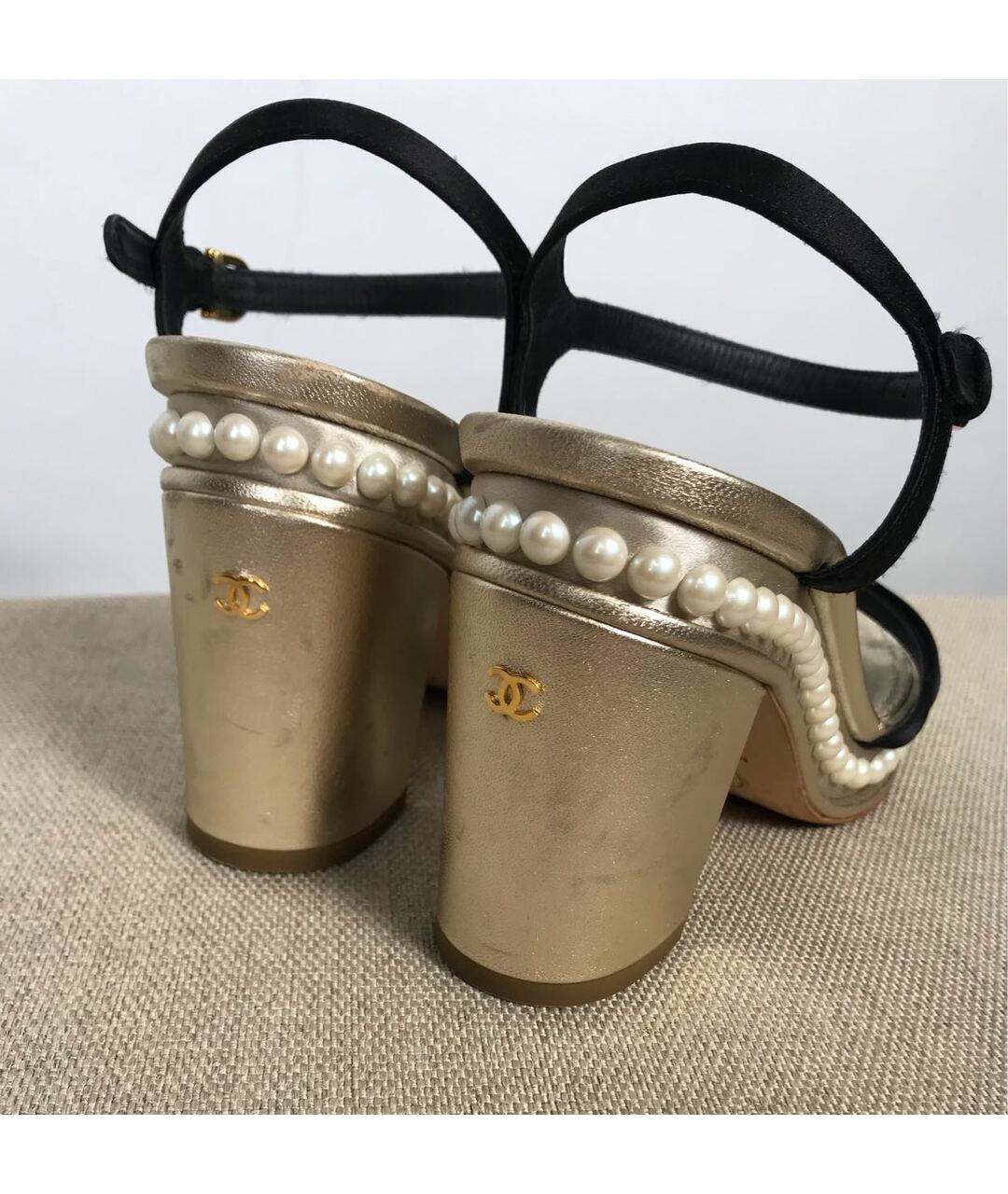 CHANEL Золотые кожаные босоножки, фото 3