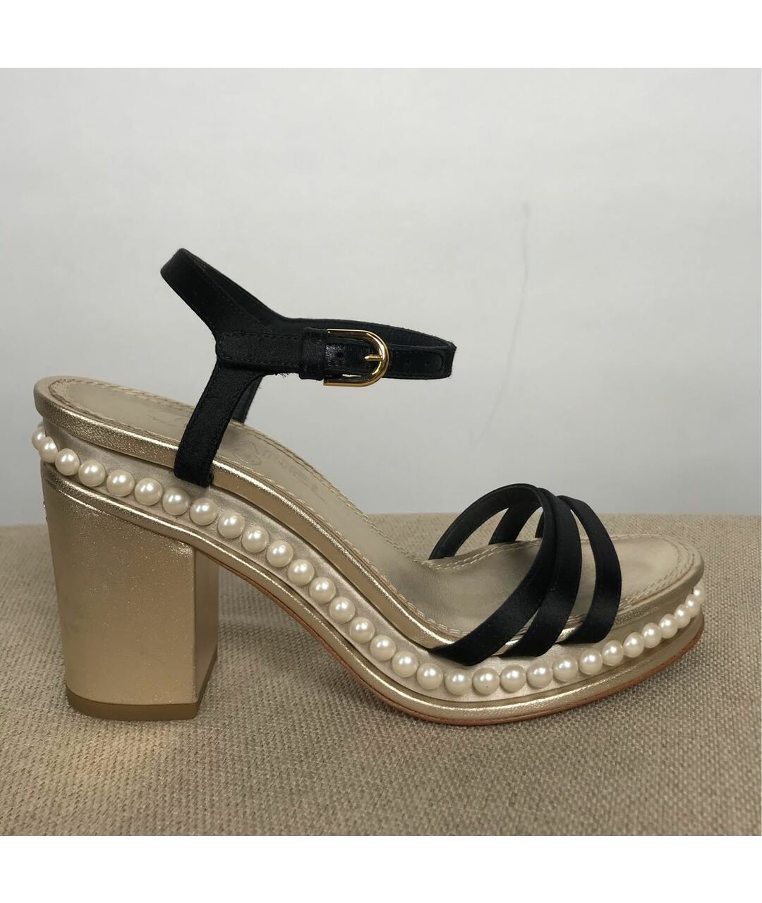 CHANEL Золотые кожаные босоножки, фото 8