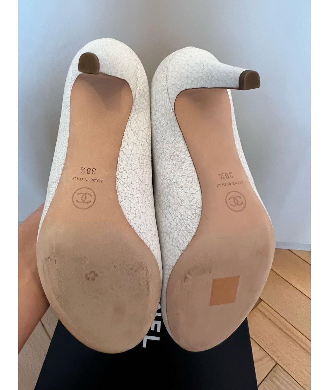CHANEL Белые кожаные свадебные туфли на среднем каблуке, фото 4