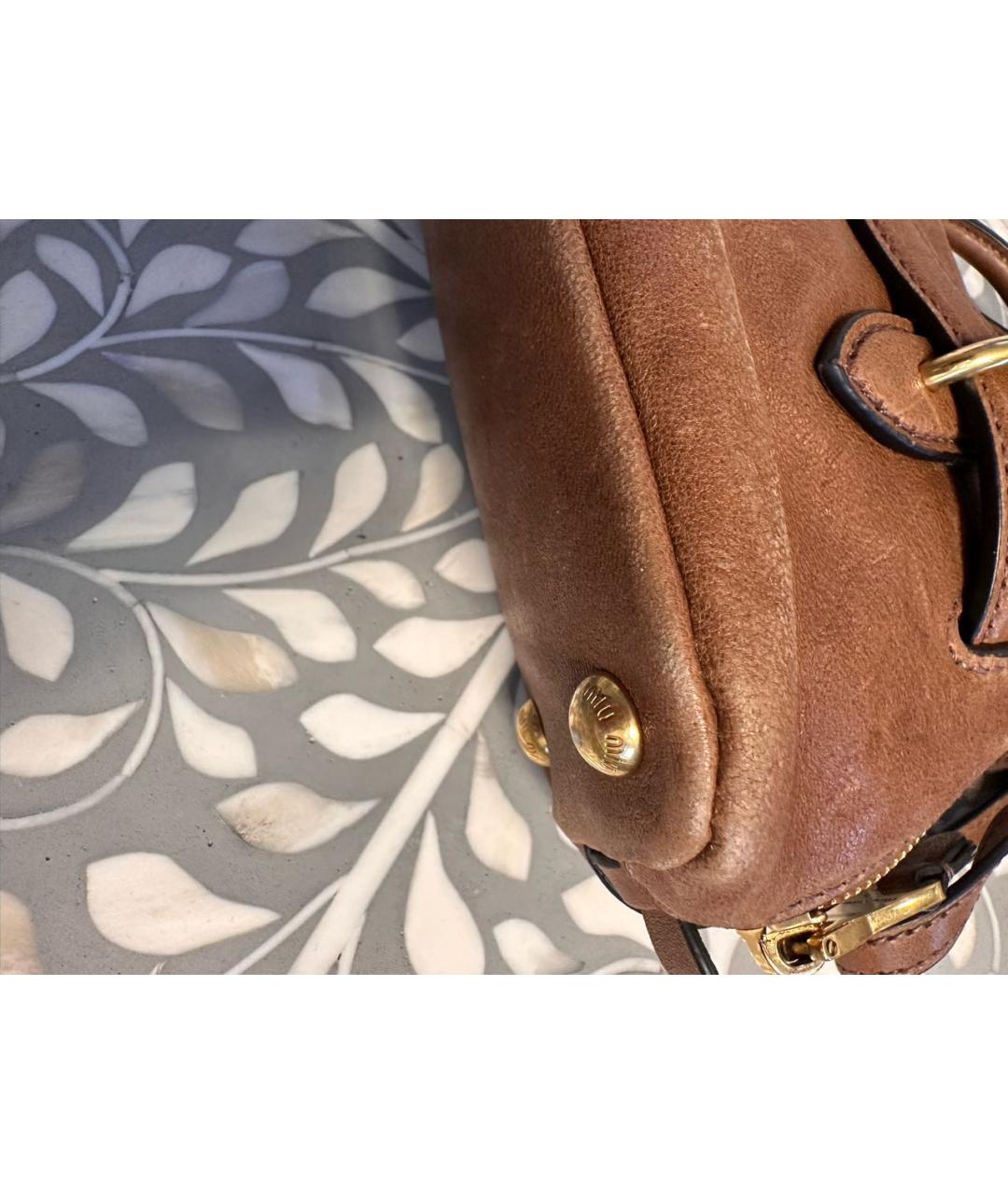 MIU MIU Коричневая кожаная сумка с короткими ручками, фото 5