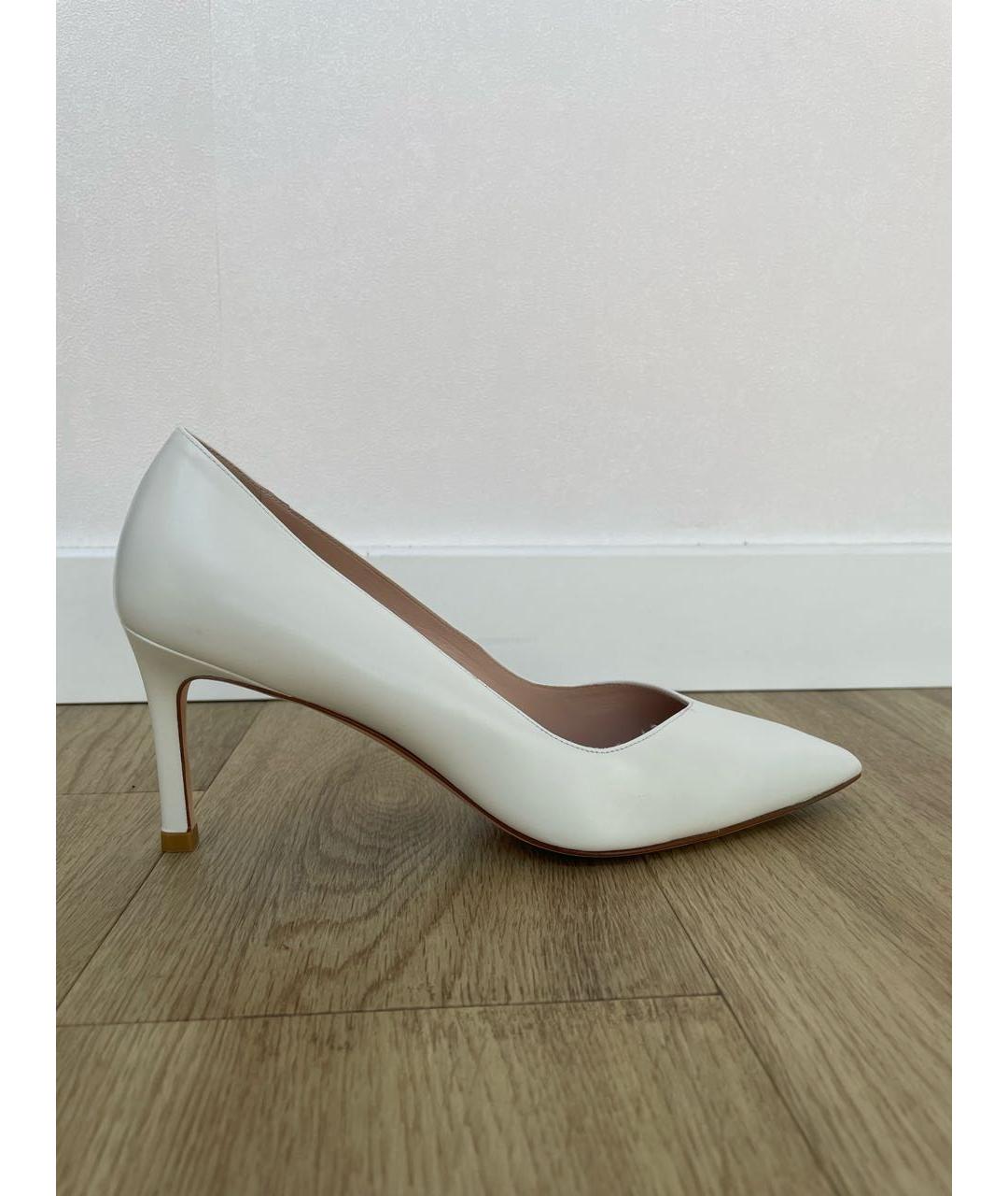 STUART WEITZMAN Белые кожаные лодочки на низком каблуке, фото 9