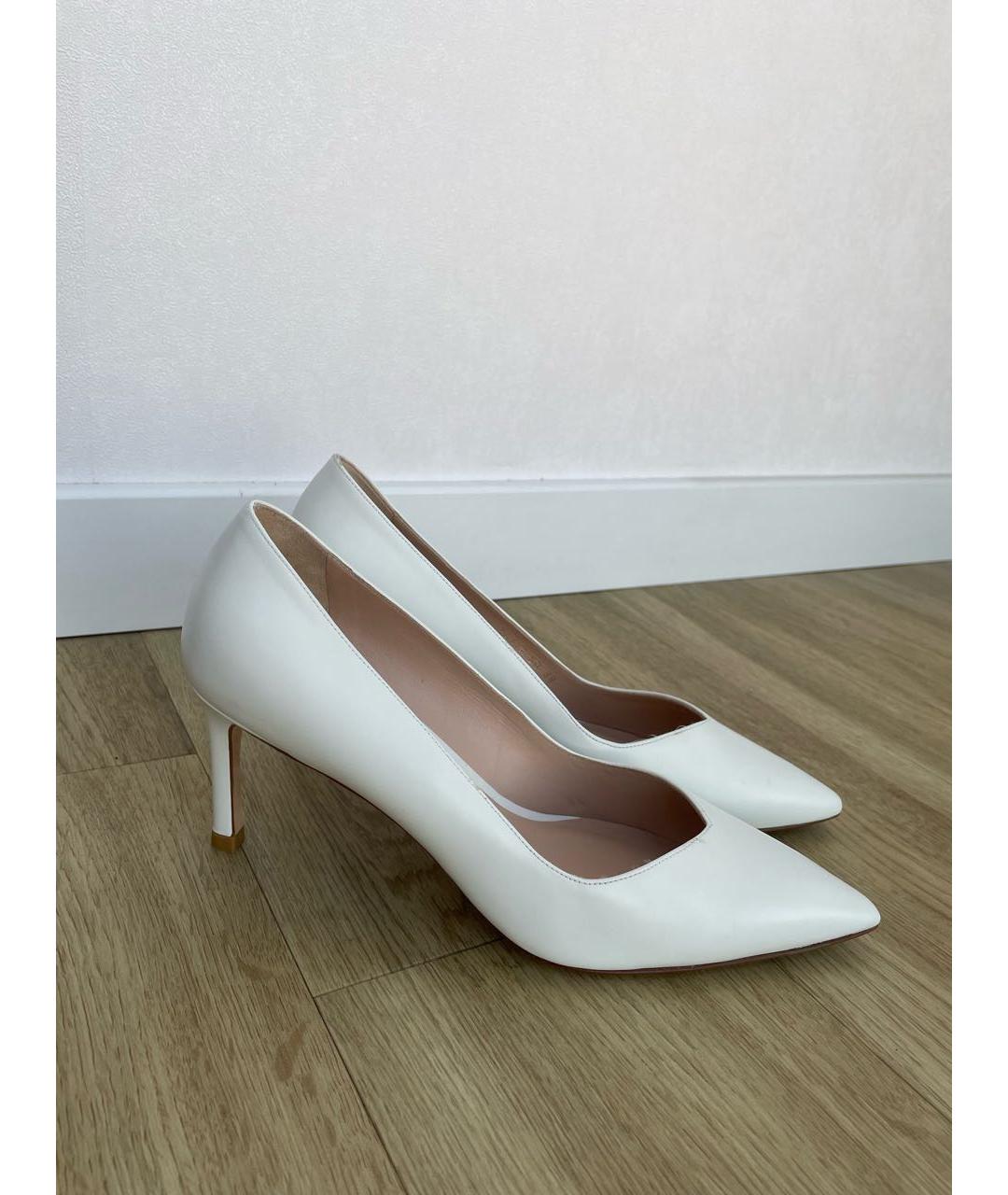 STUART WEITZMAN Белые кожаные лодочки на низком каблуке, фото 3