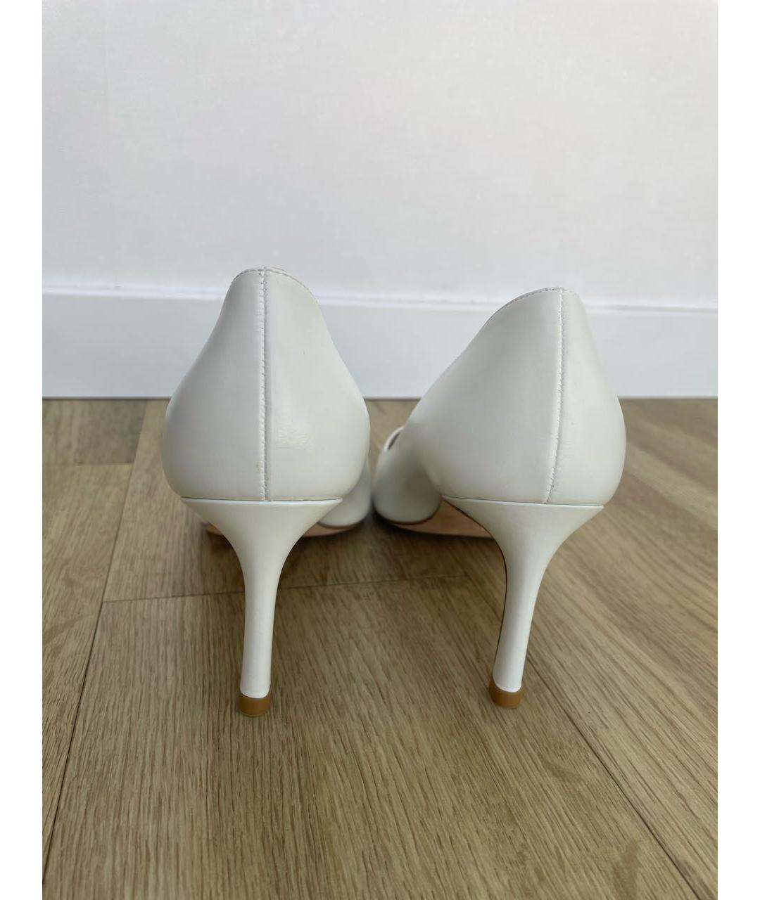 STUART WEITZMAN Белые кожаные лодочки на низком каблуке, фото 4