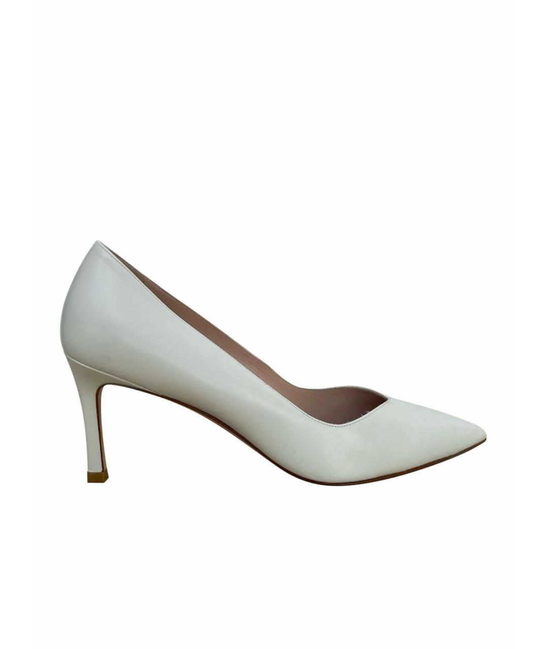 STUART WEITZMAN Белые кожаные лодочки на низком каблуке, фото 1