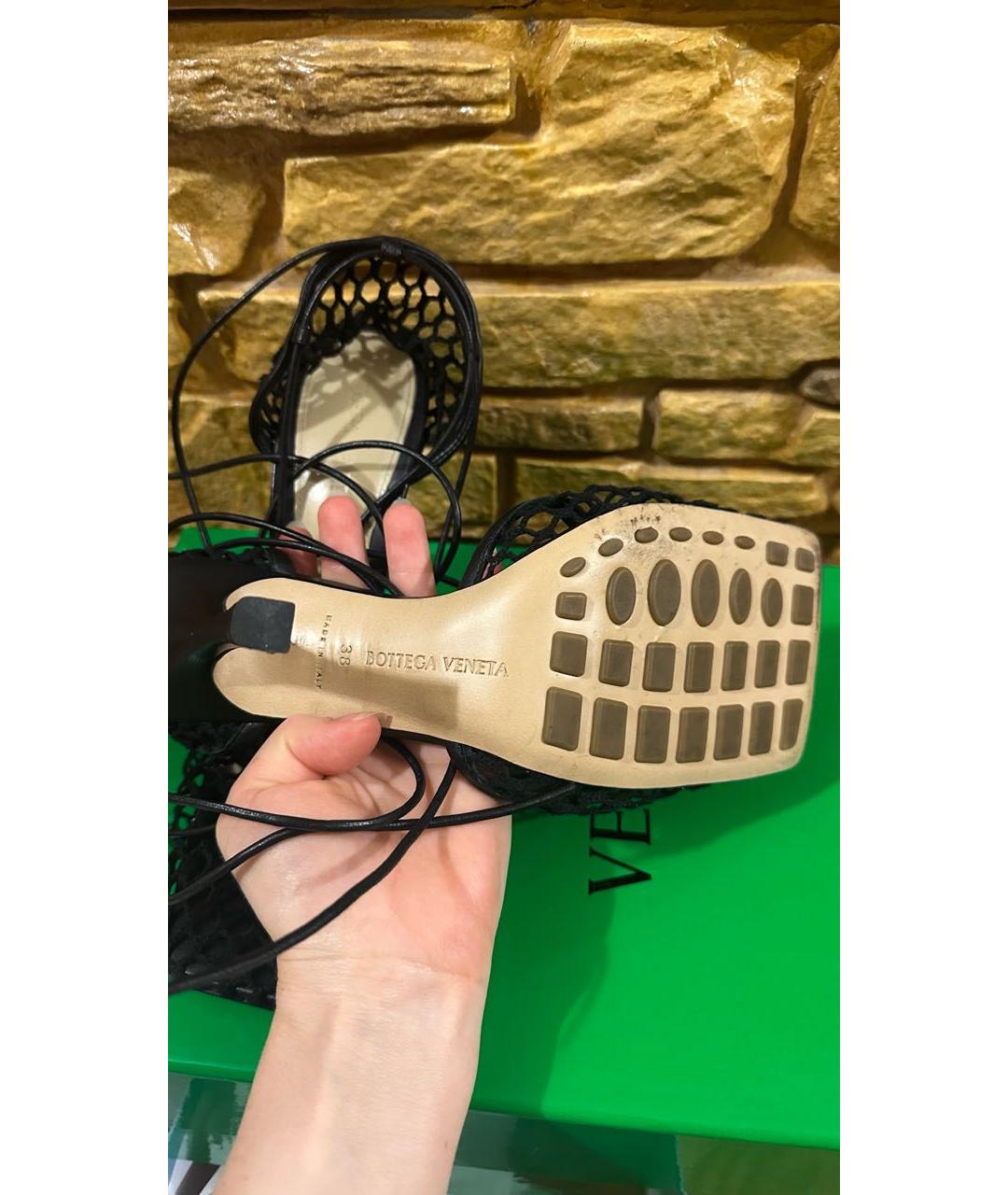 BOTTEGA VENETA Черные кожаные босоножки, фото 5