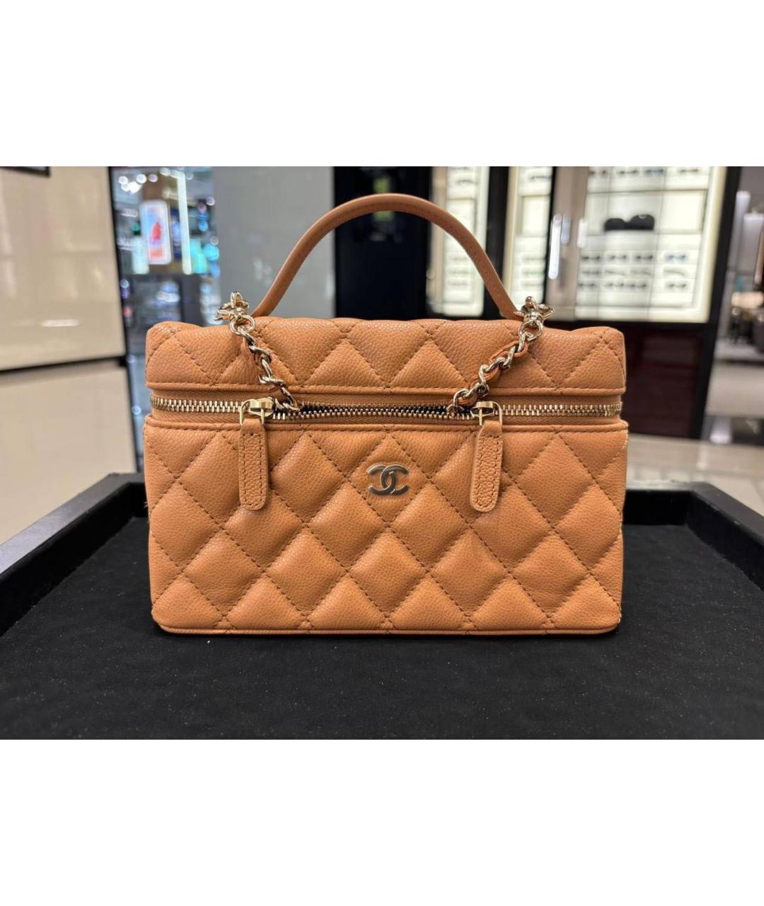 CHANEL Бежевая кожаная сумка с короткими ручками, фото 3