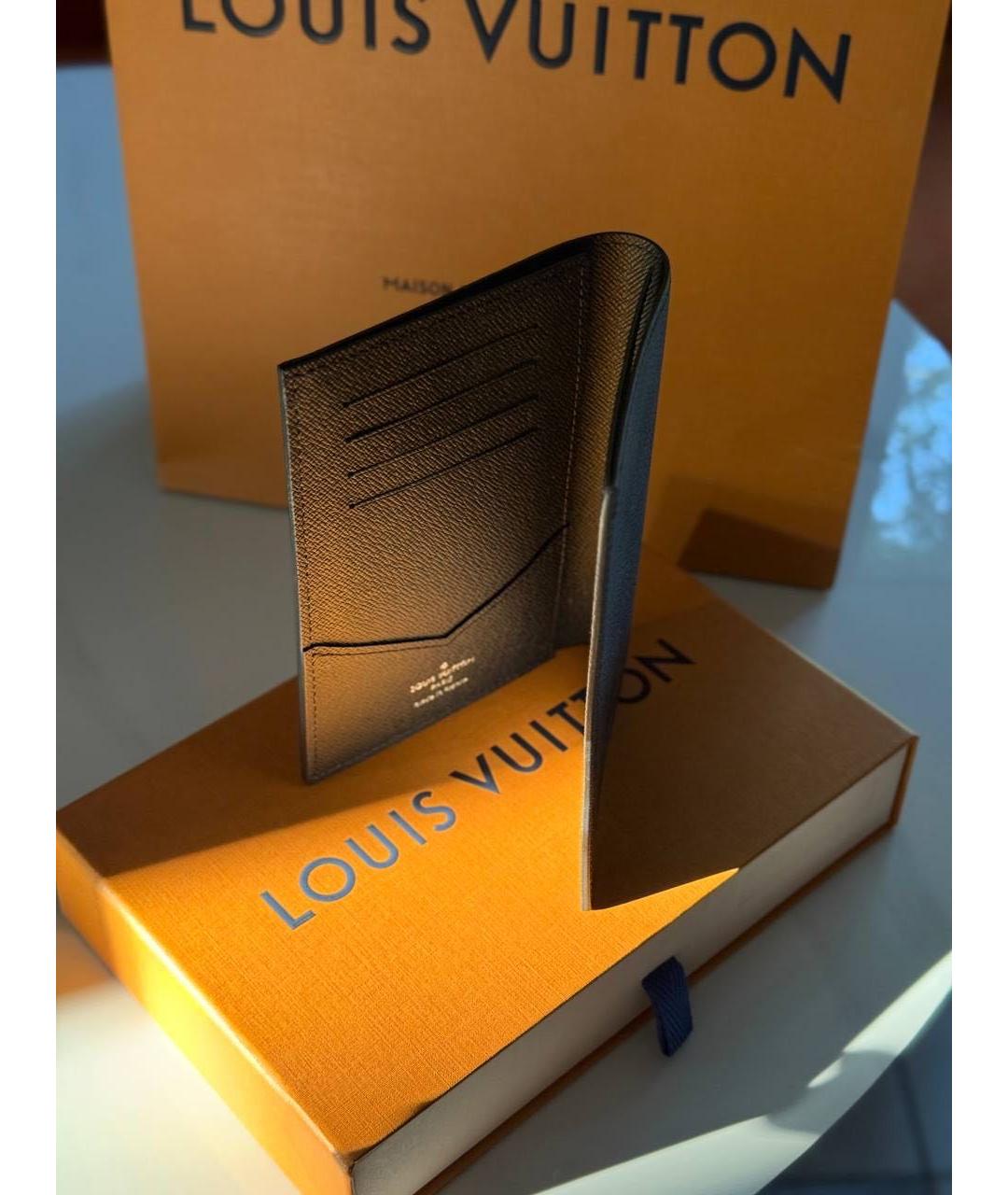 LOUIS VUITTON Серый кожаный кошелек, фото 4