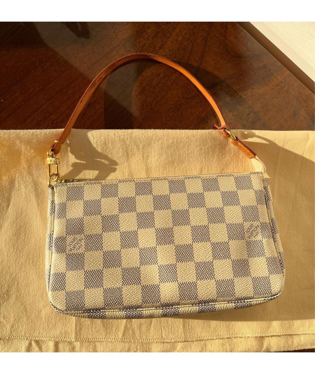 LOUIS VUITTON Бежевая кожаная сумка с короткими ручками, фото 3