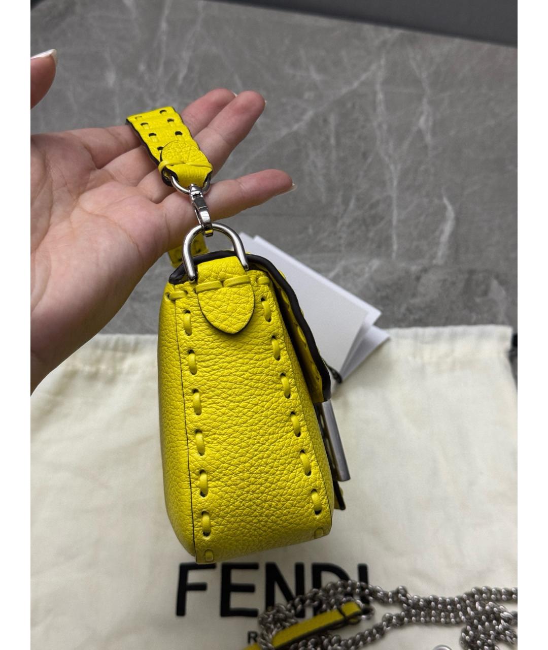 FENDI Желтая кожаная сумка через плечо, фото 3