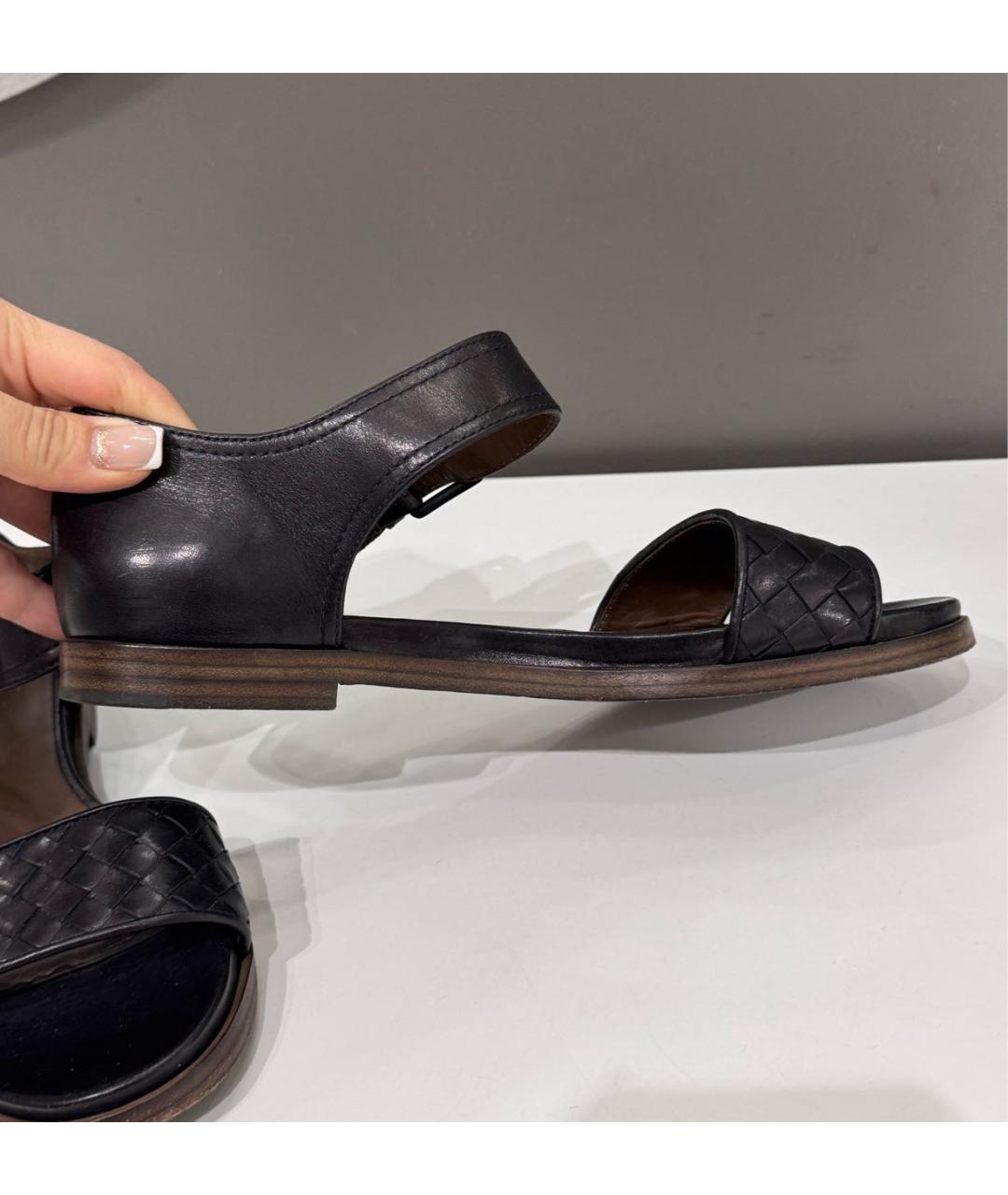 BOTTEGA VENETA Черные кожаные сандалии, фото 7