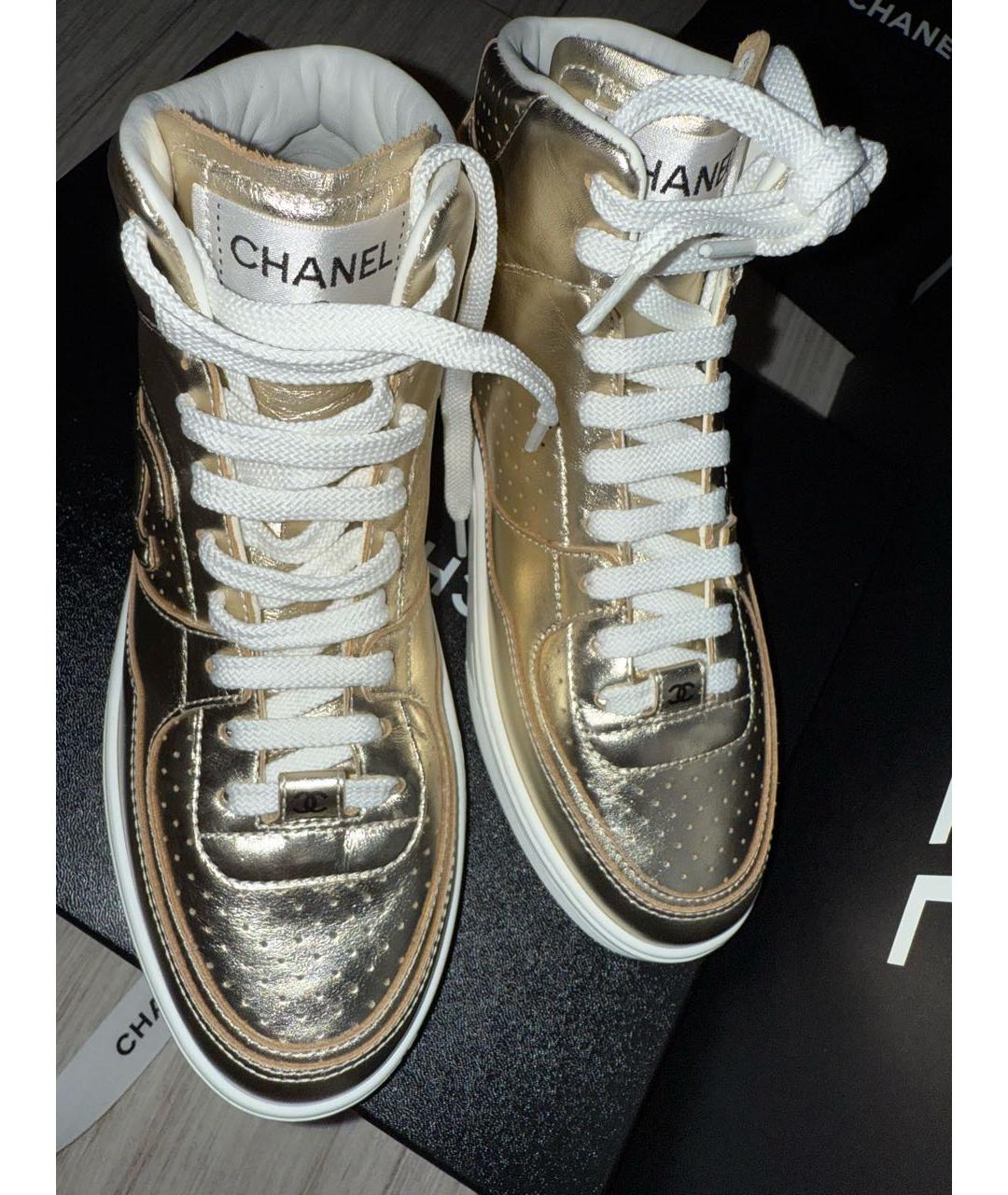 CHANEL Золотые кожаные кеды, фото 2
