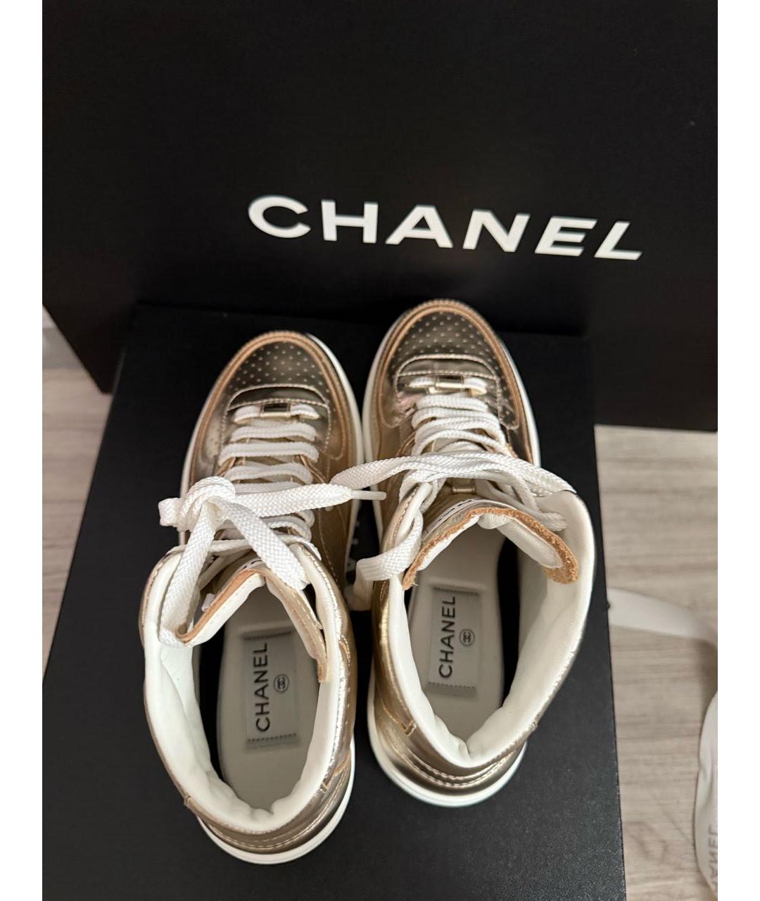 CHANEL Золотые кожаные кеды, фото 3