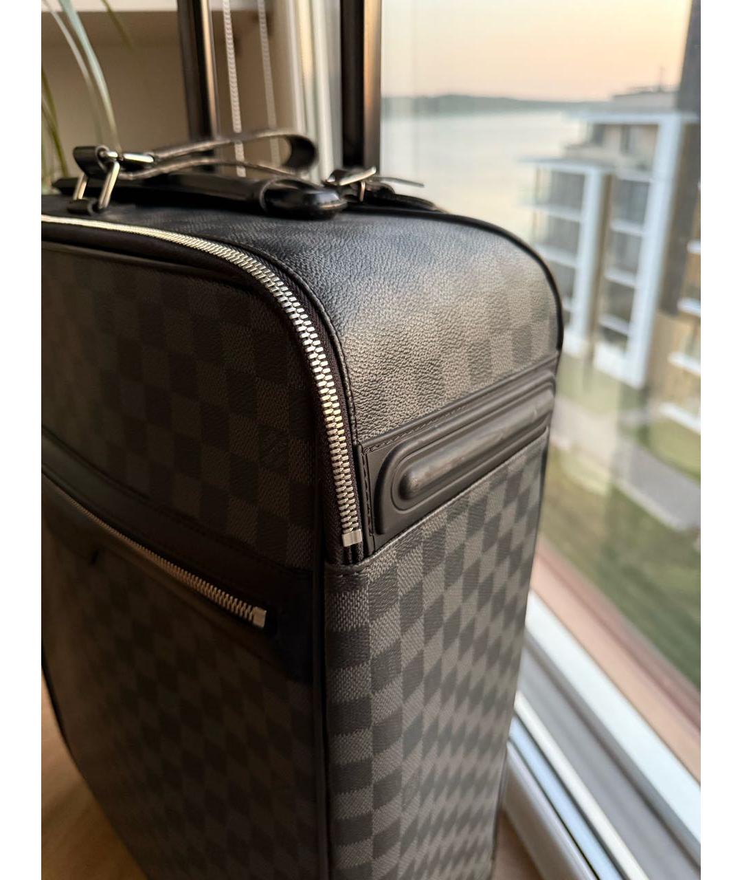 LOUIS VUITTON Черный чемодан, фото 8