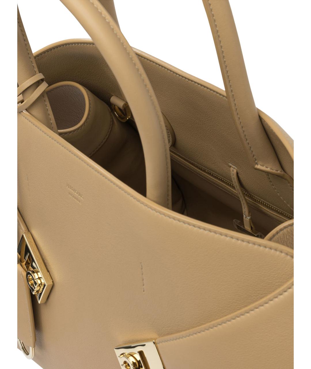 FERRAGAMO Бежевая кожаная сумка через плечо, фото 5