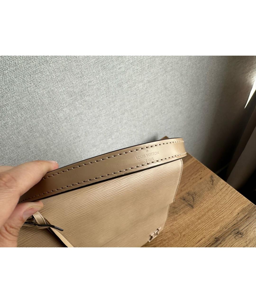 LOUIS VUITTON Бежевая кожаная сумка с короткими ручками, фото 5