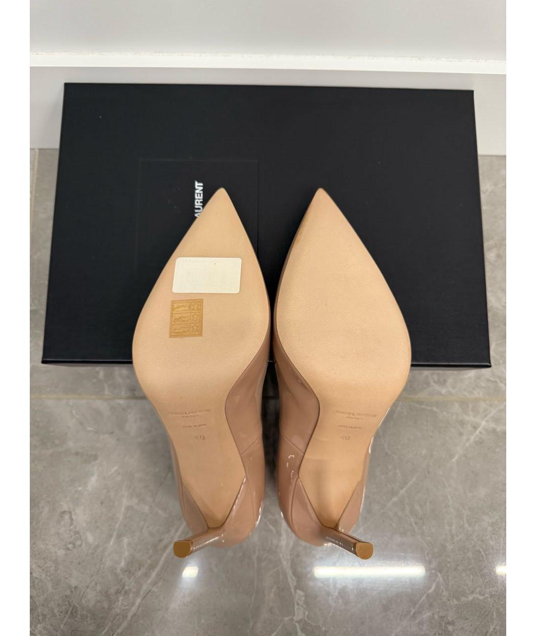 SAINT LAURENT Бежевые туфли из лакированной кожи, фото 5
