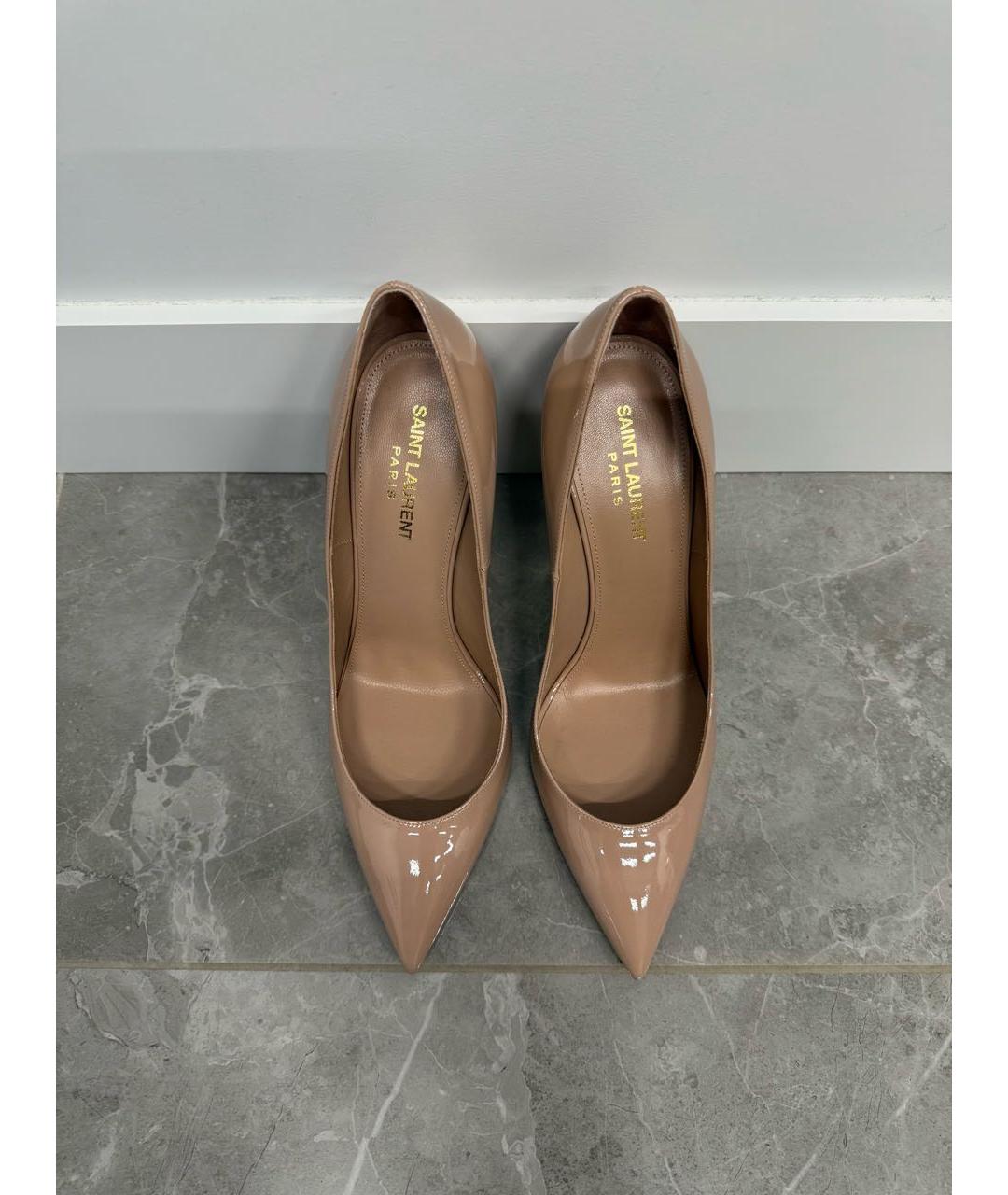 SAINT LAURENT Бежевые туфли из лакированной кожи, фото 2