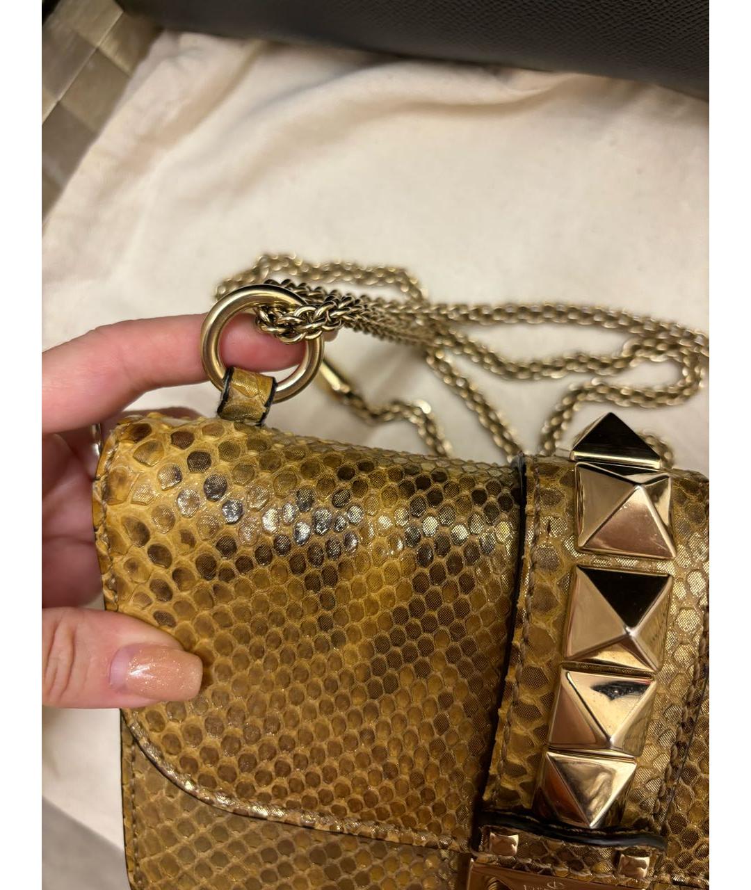 VALENTINO Золотая сумка через плечо из экзотической кожи, фото 3