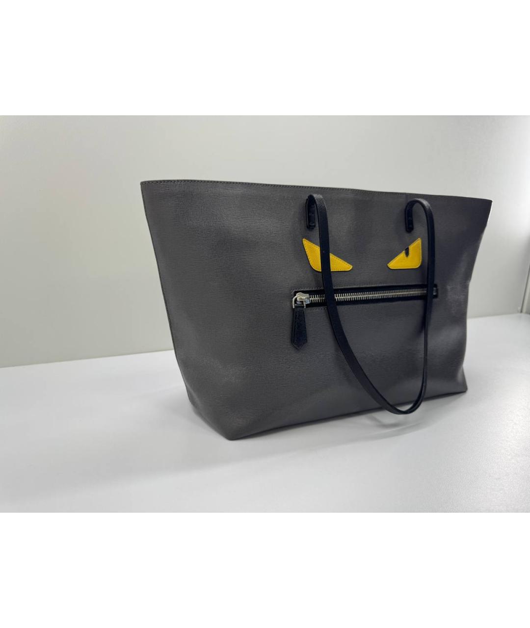 FENDI Серая сумка тоут из лакированной кожи, фото 5