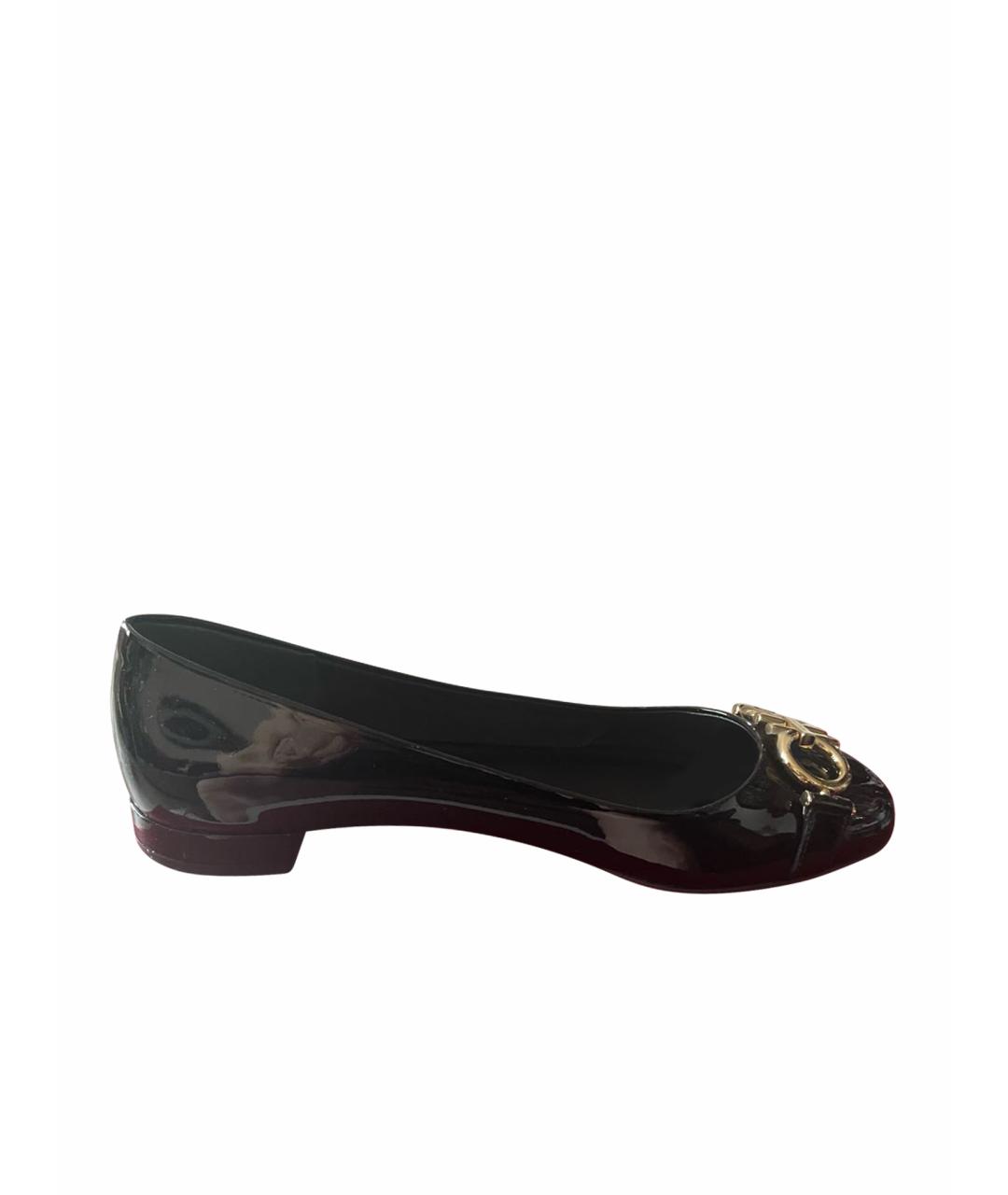 FERRAGAMO Черные балетки из лакированной кожи, фото 1