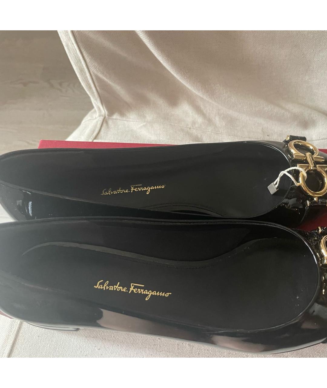 FERRAGAMO Черные балетки из лакированной кожи, фото 3