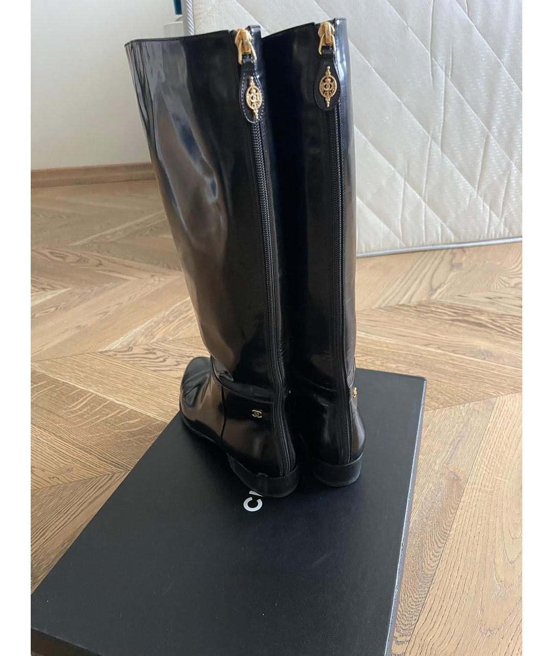 CHANEL Черные сапоги из лакированной кожи, фото 4