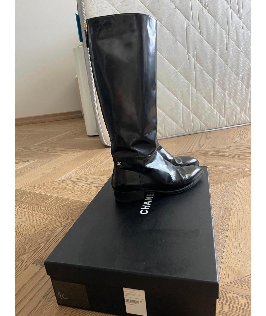 CHANEL Черные сапоги из лакированной кожи, фото 6