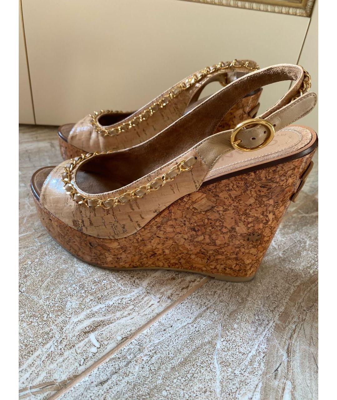 CHANEL Бежевые кожаные босоножки, фото 6
