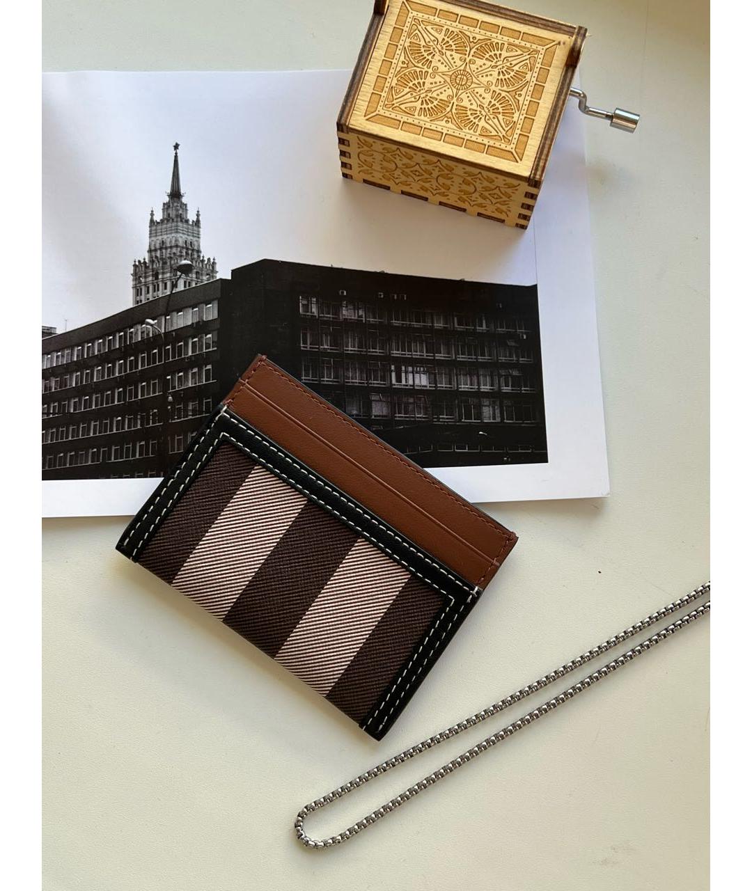 BURBERRY Коричневый кожаный кардхолдер, фото 2
