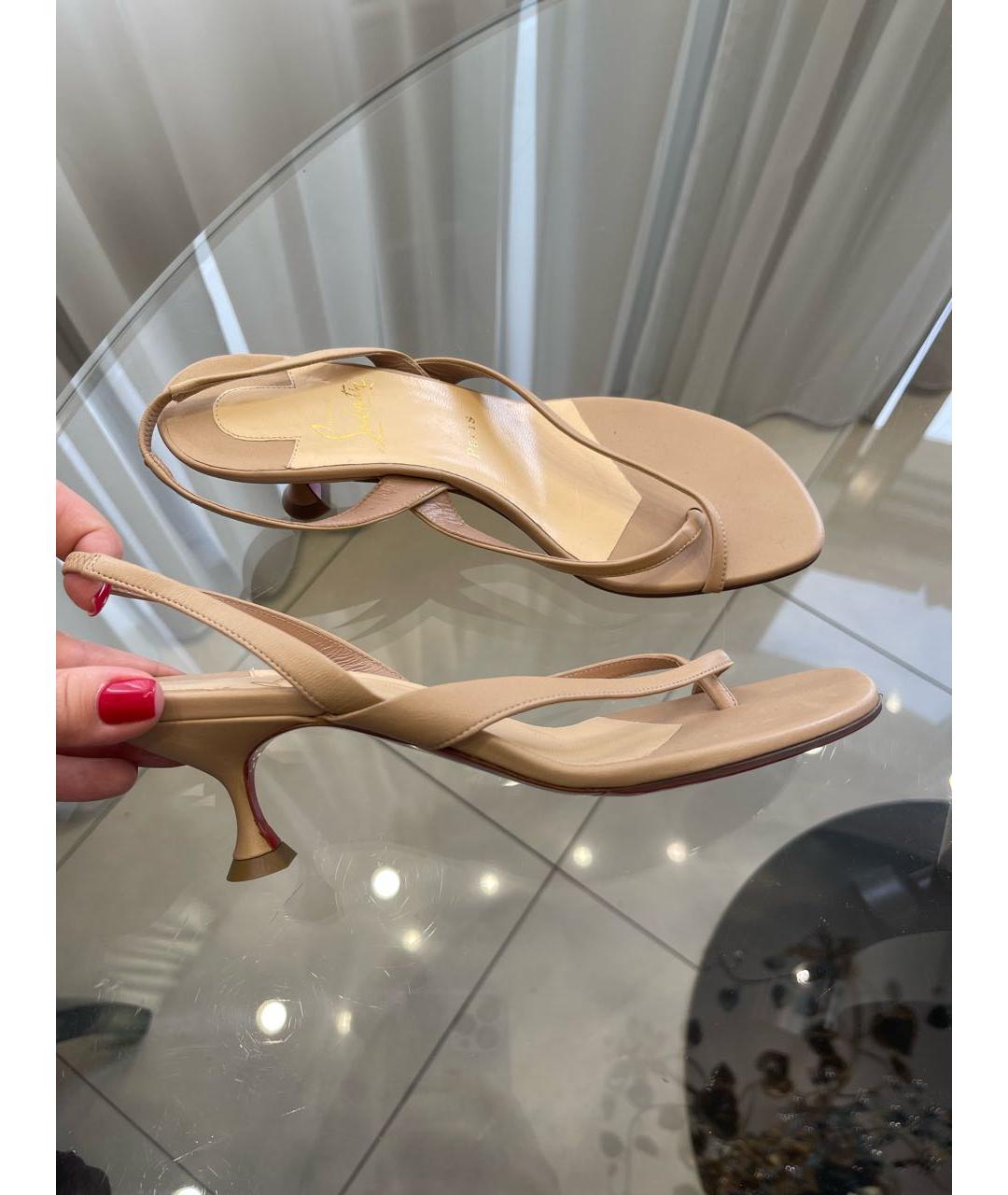 CHRISTIAN LOUBOUTIN Бежевые кожаные босоножки, фото 4
