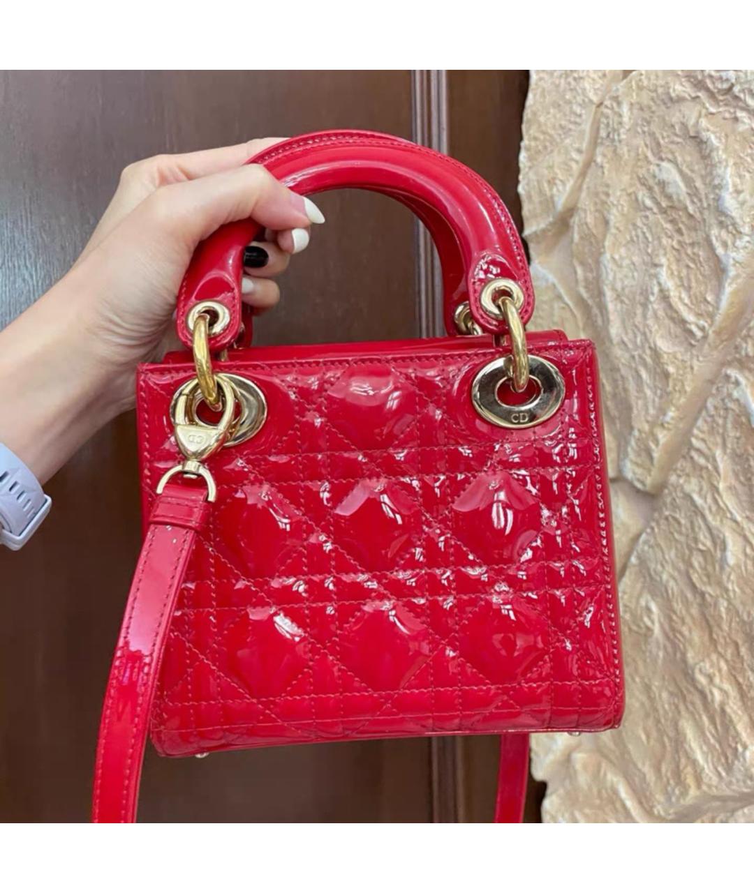 CHRISTIAN DIOR Красная сумка через плечо из лакированной кожи, фото 2