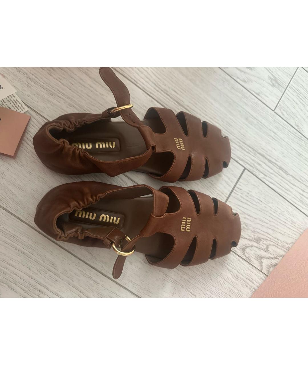 MIU MIU Коричневые кожаные сандалии, фото 4