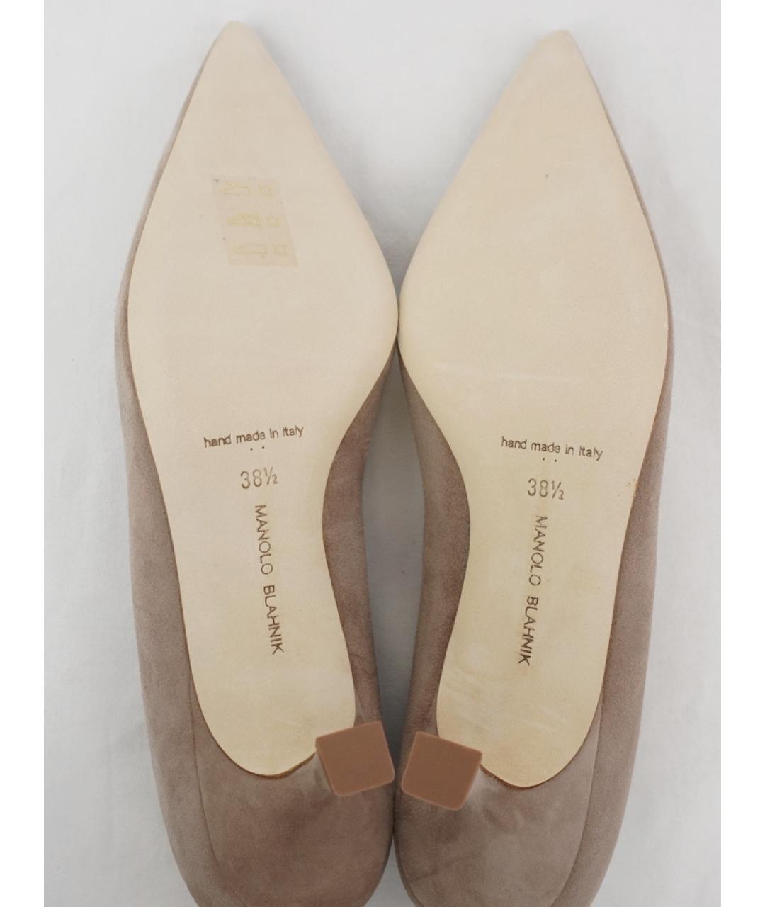 MANOLO BLAHNIK Бежевые замшевые лодочки на низком каблуке, фото 5