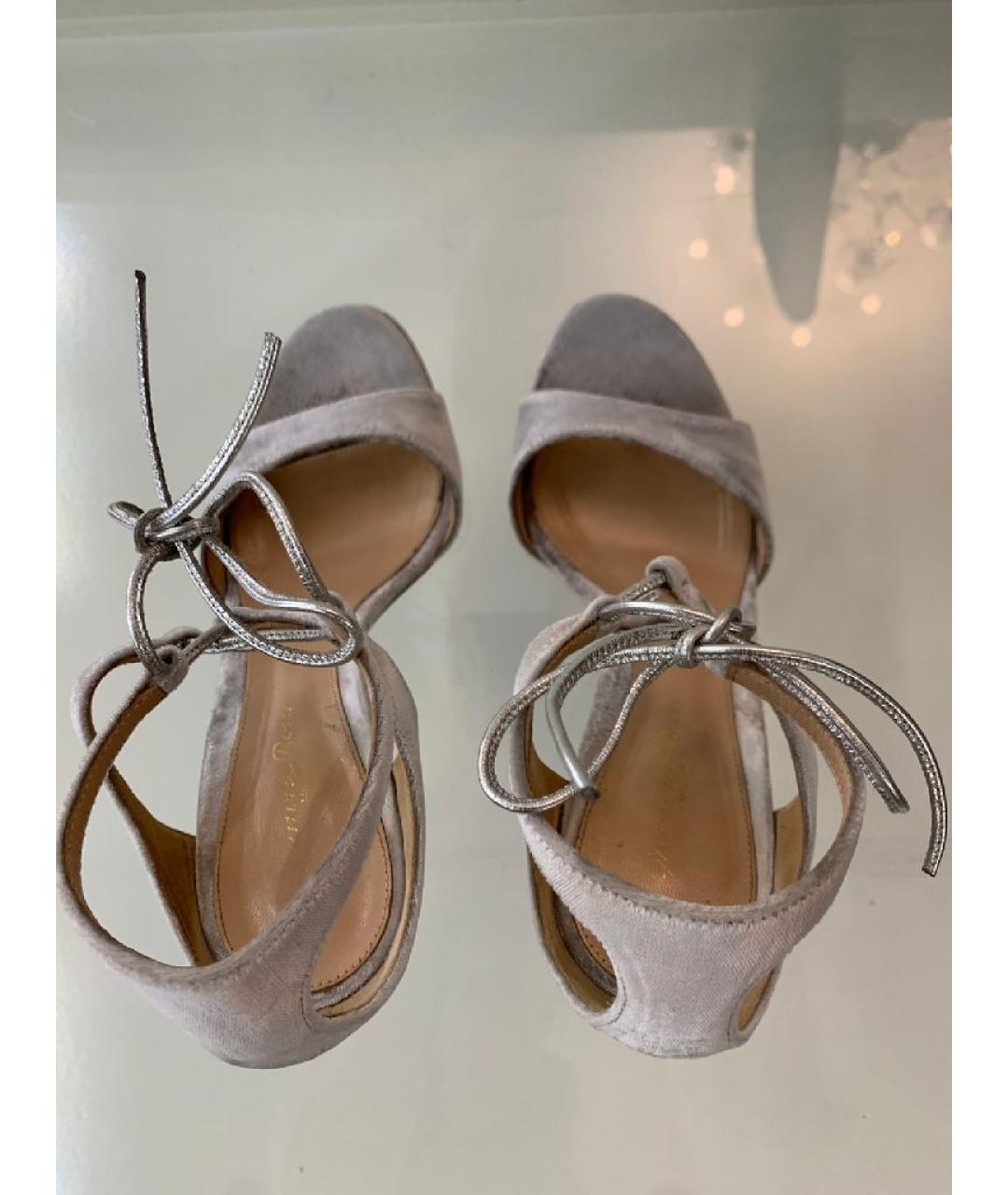 GIANVITO ROSSI Серебряные бархатные босоножки, фото 3
