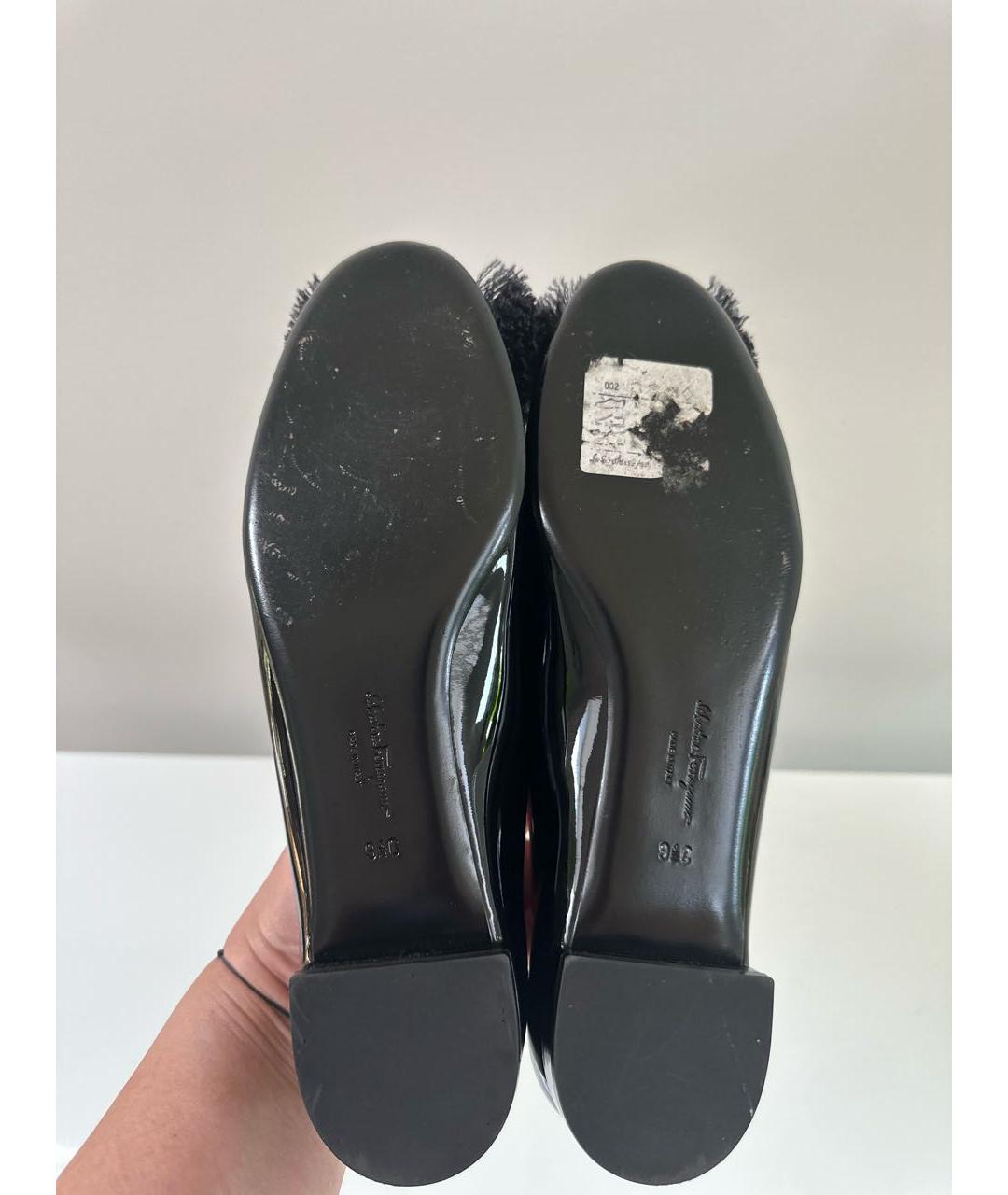 FERRAGAMO Черные балетки из лакированной кожи, фото 5