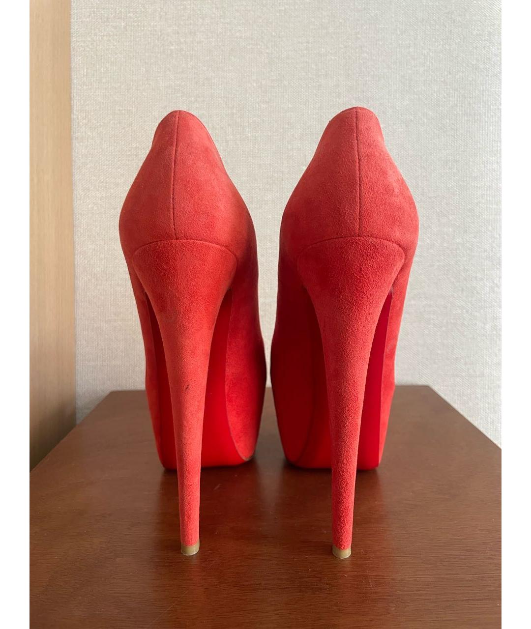 CHRISTIAN LOUBOUTIN Красные замшевые туфли, фото 4