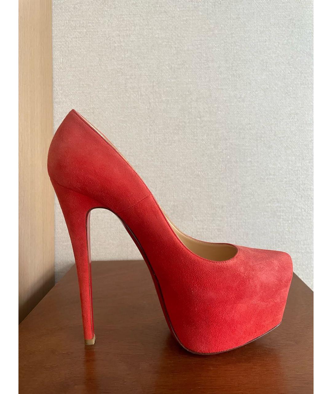 CHRISTIAN LOUBOUTIN Красные замшевые туфли, фото 6