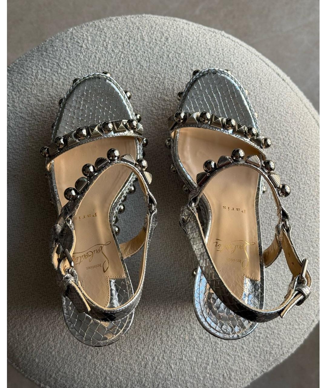 CHRISTIAN LOUBOUTIN Серебряные босоножки из экзотической кожи, фото 3