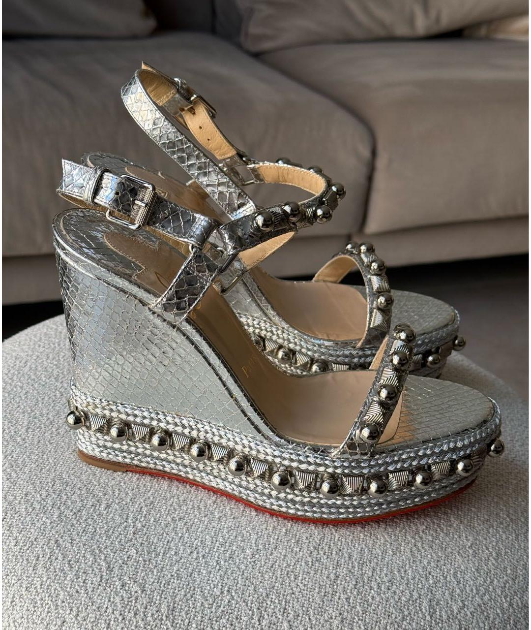 CHRISTIAN LOUBOUTIN Серебряные босоножки из экзотической кожи, фото 8