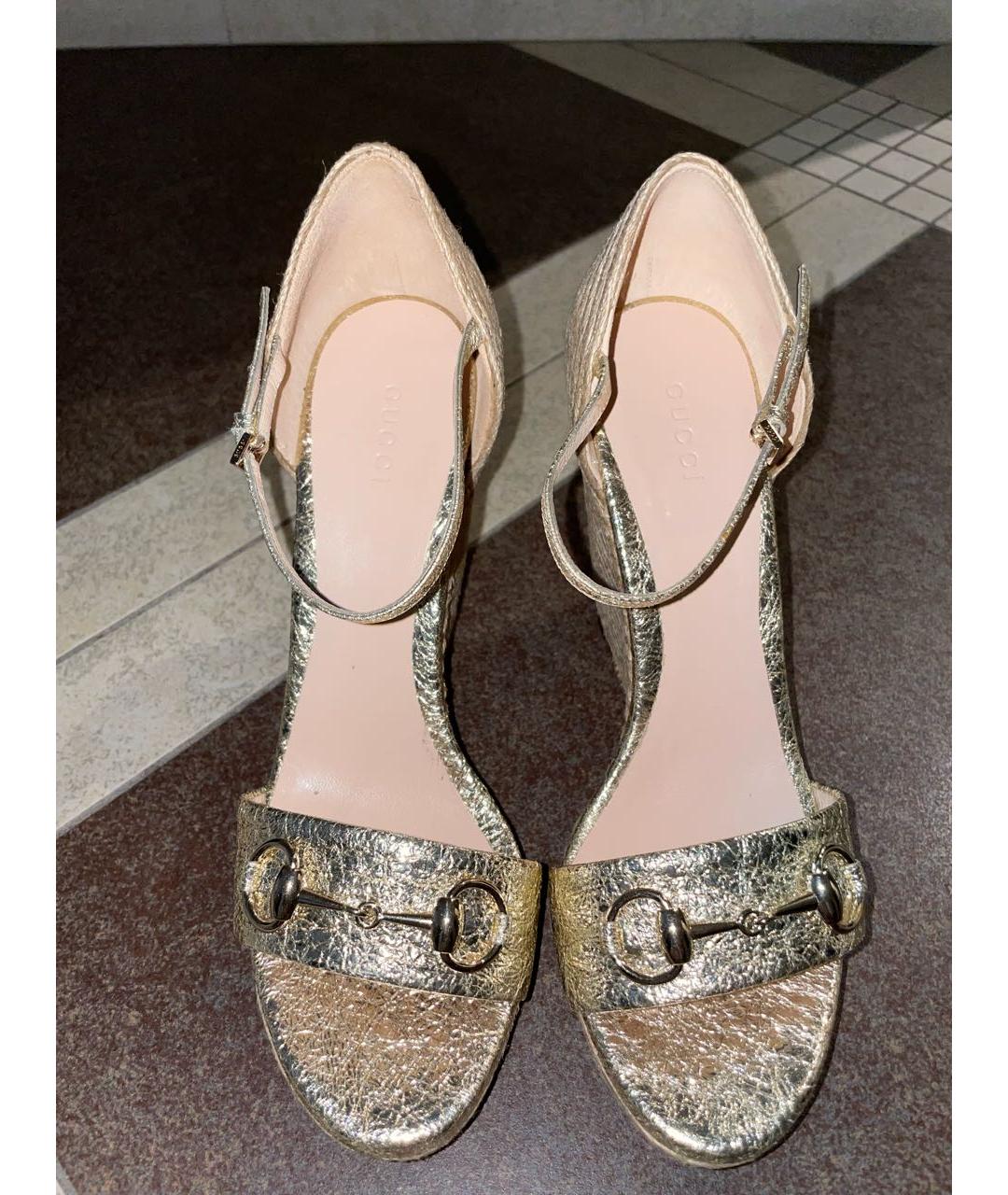 GUCCI Золотые кожаные босоножки, фото 2