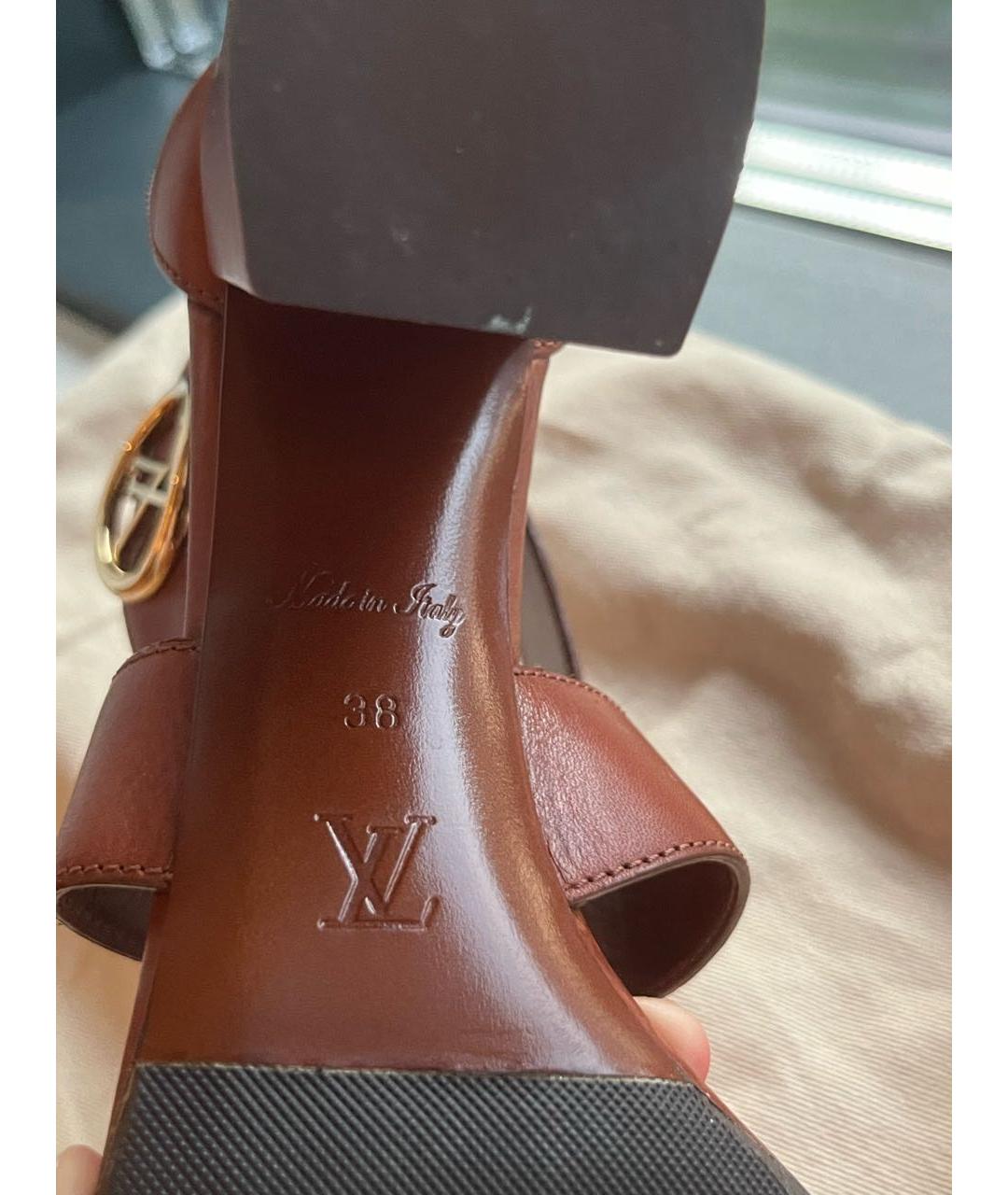LOUIS VUITTON Коричневые босоножки из искусственной кожи, фото 6
