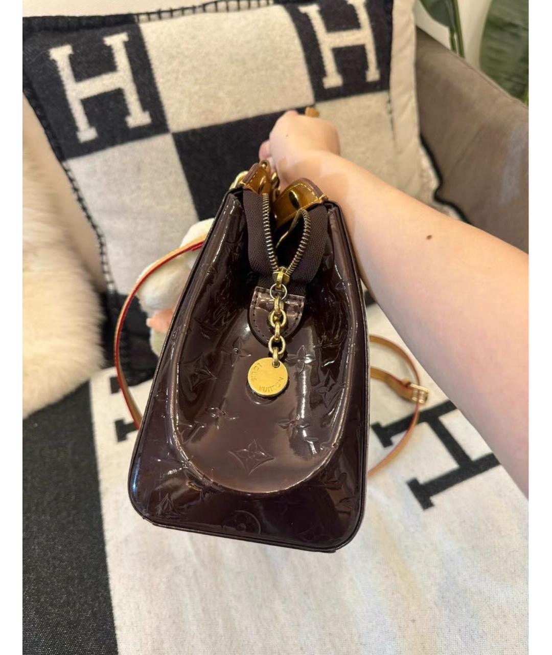 LOUIS VUITTON Коричневая сумка с короткими ручками из лакированной кожи, фото 5