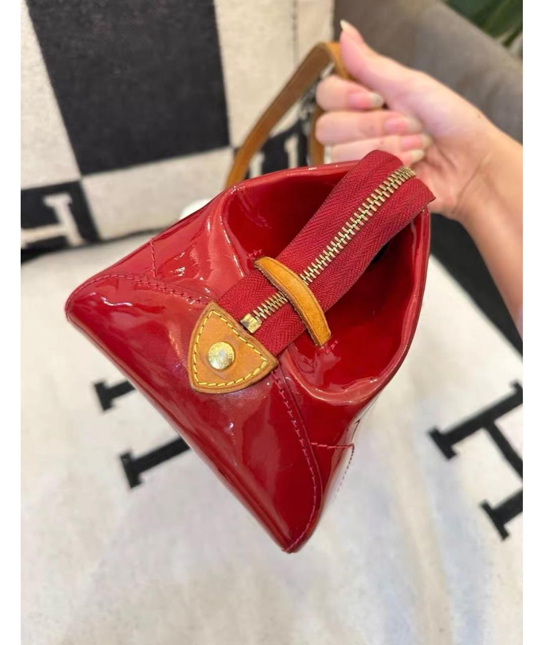 LOUIS VUITTON Красная сумка с короткими ручками из лакированной кожи, фото 6