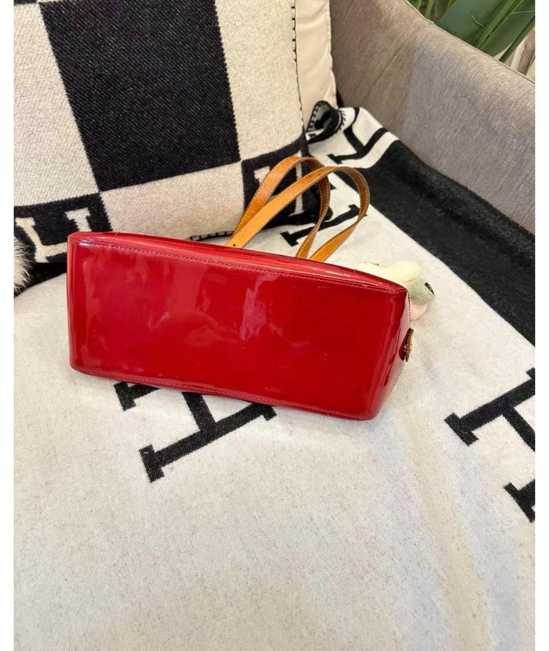 LOUIS VUITTON Красная сумка с короткими ручками из лакированной кожи, фото 8