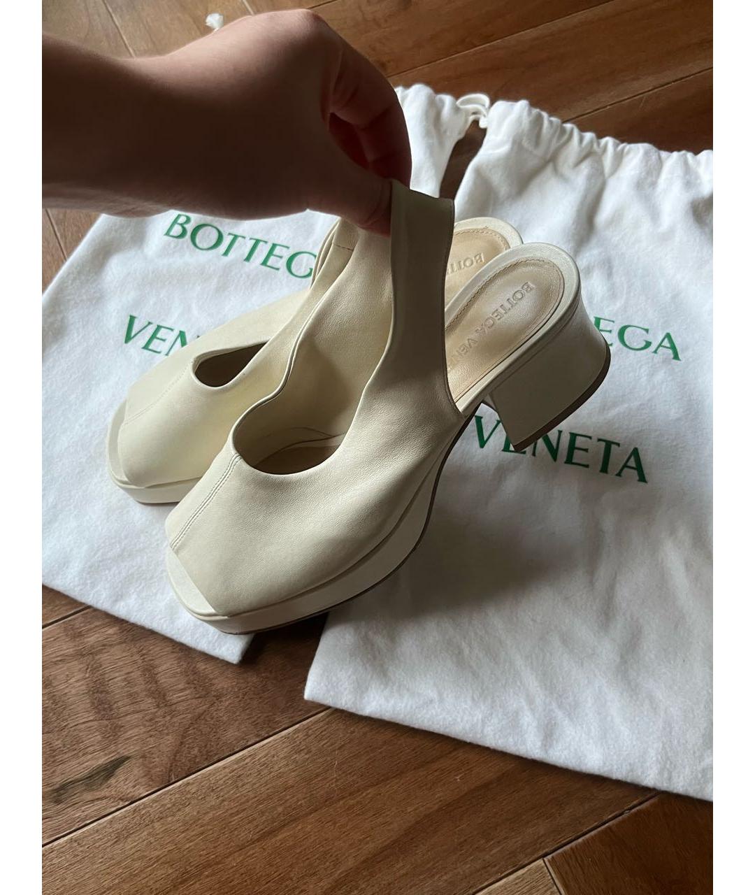 BOTTEGA VENETA Бежевые кожаные босоножки, фото 2