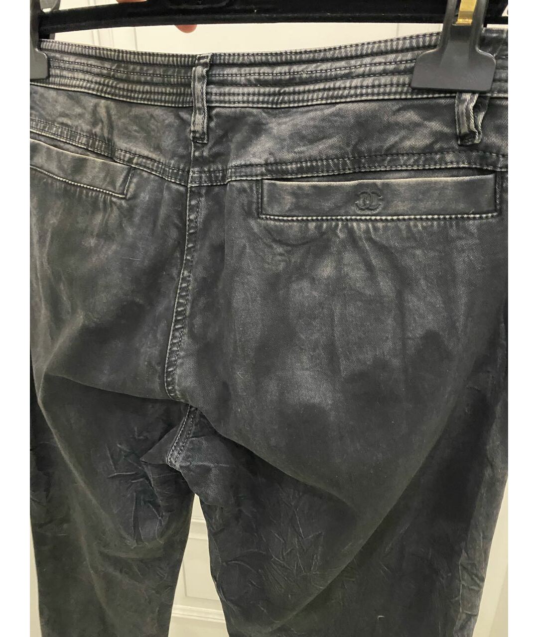 CHANEL PRE-OWNED Черные хлопко-эластановые прямые джинсы, фото 4