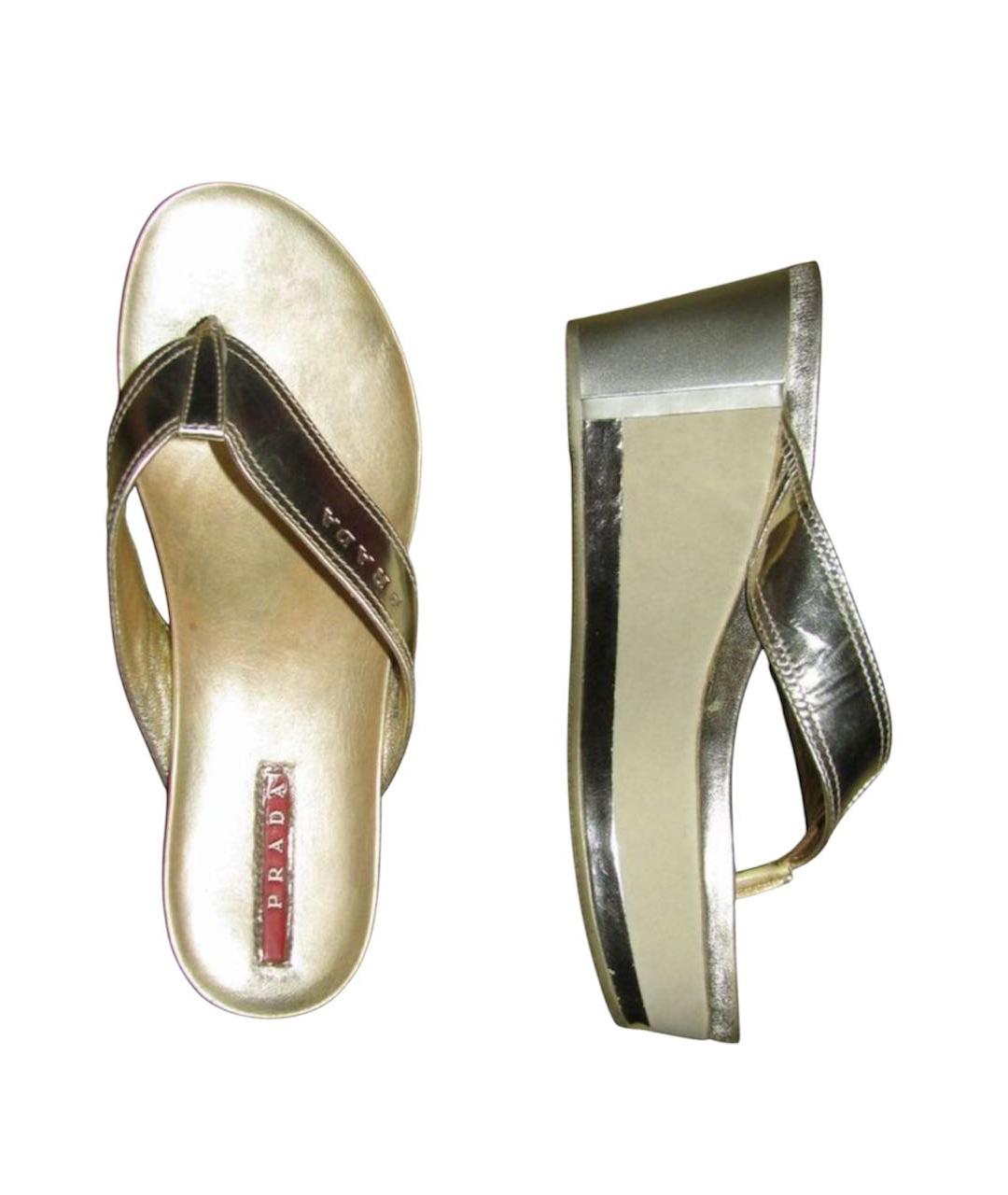 PRADA Золотые шлепанцы из лакированной кожи, фото 2