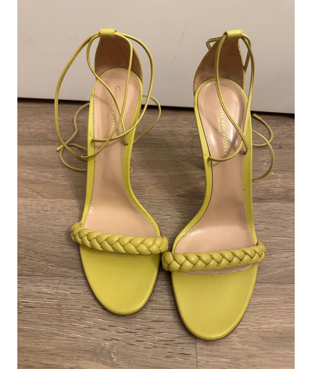 GIANVITO ROSSI Желтые кожаные босоножки, фото 2