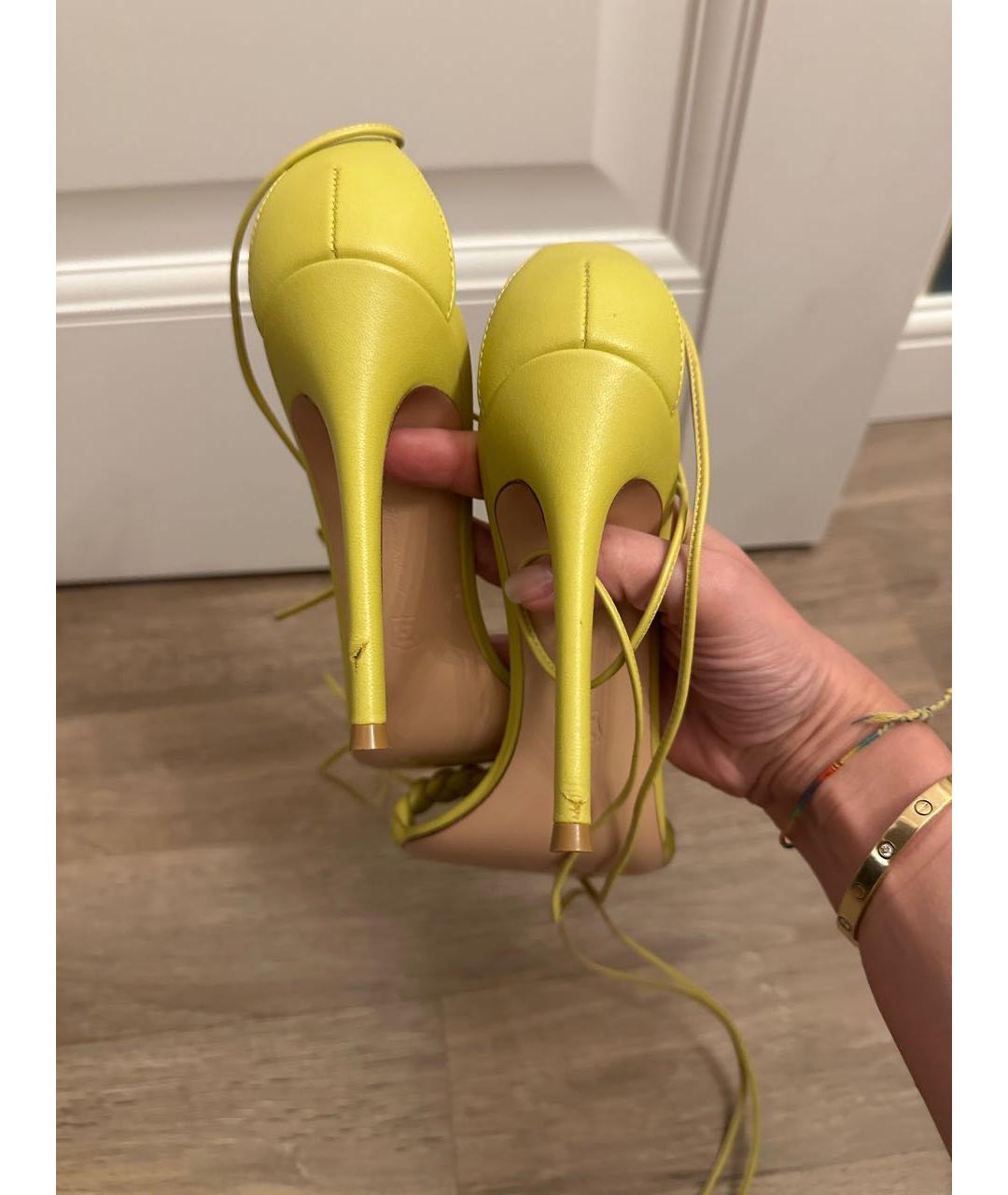 GIANVITO ROSSI Желтые кожаные босоножки, фото 5